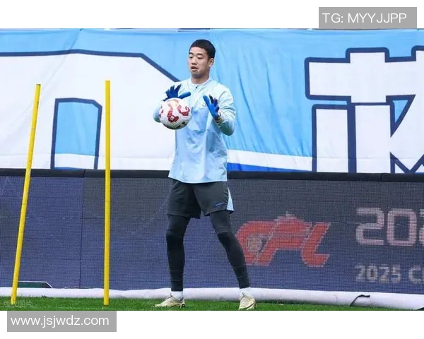 最近哪个足球明星访问了济南引发了球迷们的热议和关注 最近哪个足球明星访问了济南引发了球迷们的热议和关注