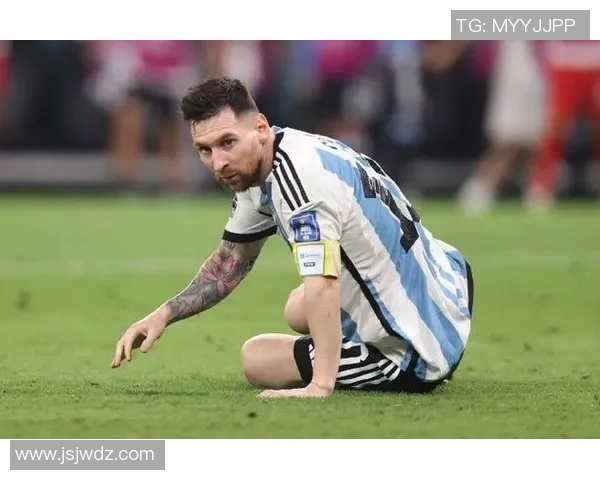 足球明星手摸头的动作背后隐藏的心理暗示与比赛策略解析 足球明星手摸头的动作背后隐藏的心理暗示与比赛策略解析